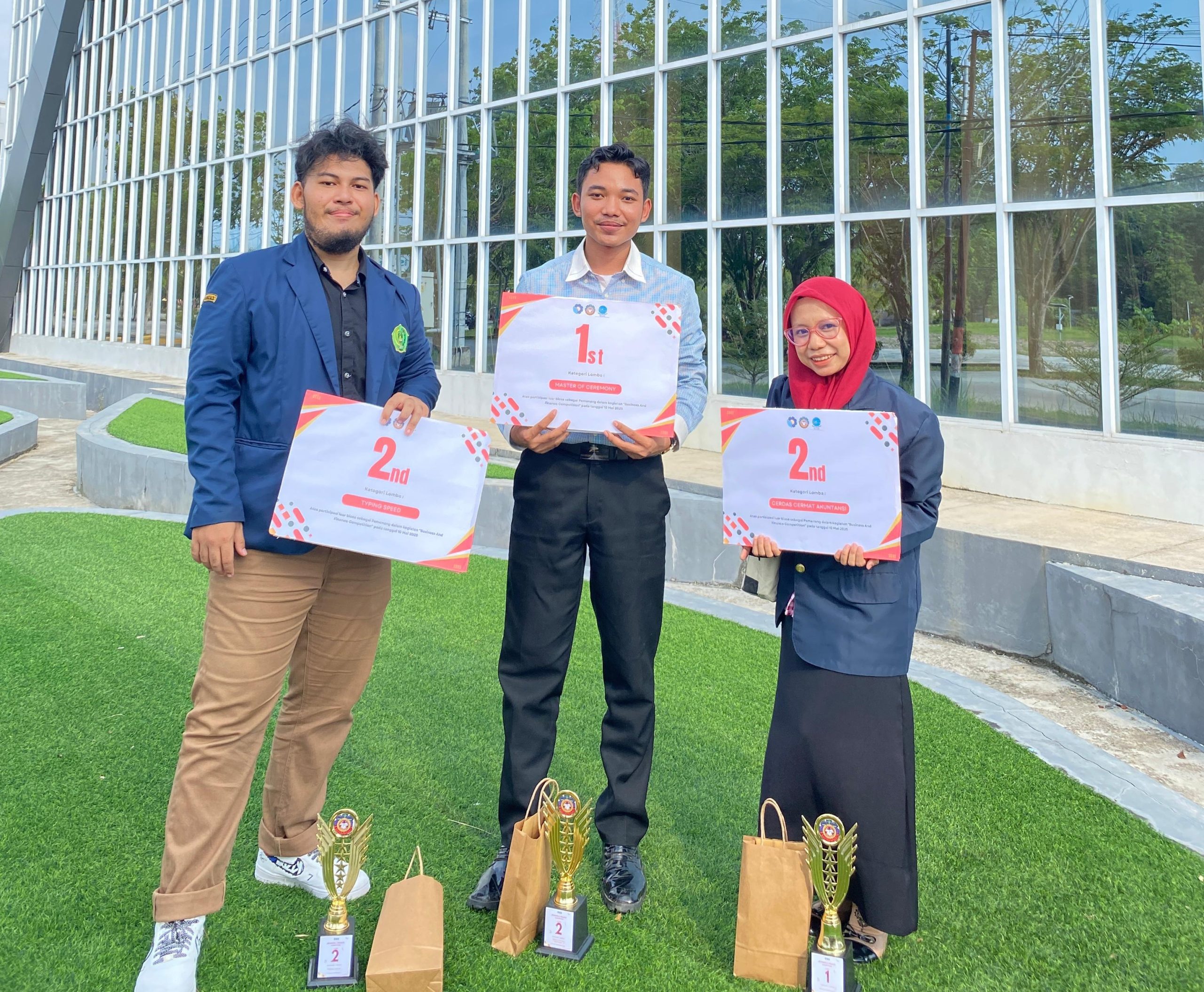 Tiga Mahasiswa Manajemen Keuangan Syariah STAIN Bengkalis Raih Juara di Ajang Internasional Business and Finance Competition Tiga Mahasiswa Manajemen Keuangan Syariah STAIN Bengkalis Raih Juara di Ajang Internasional Business and Finance Competition